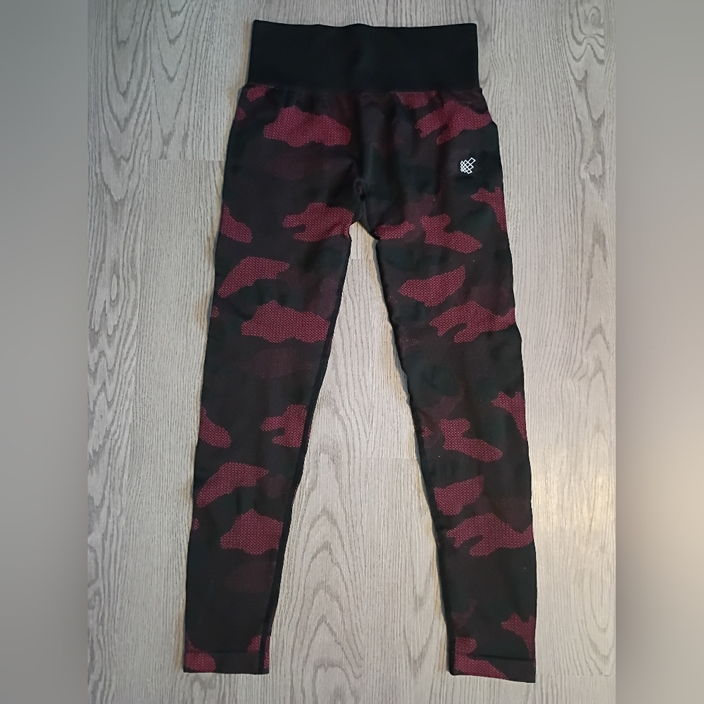 Jed North Red and Black Camouflage Leggings Size Medium